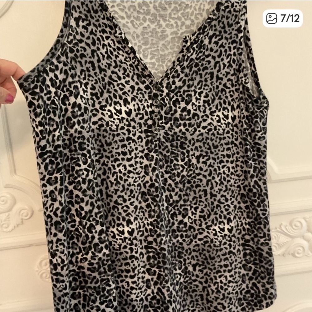 Leopard Sleeveless V Neck Top with 3 little front buttons  Large
